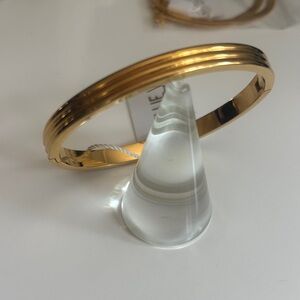 Elegant Gold Bracelet
